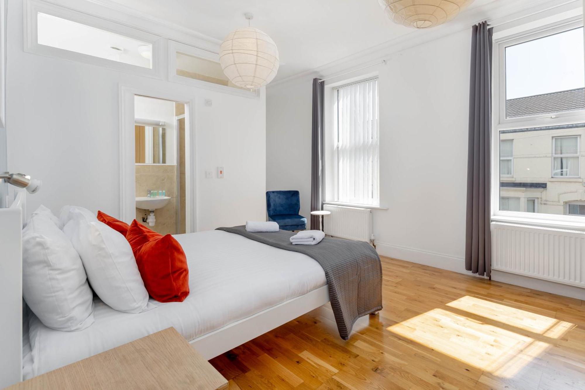 Air Host & Stay - Rockfield House - Sleeps 8 Liverpool Ngoại thất bức ảnh