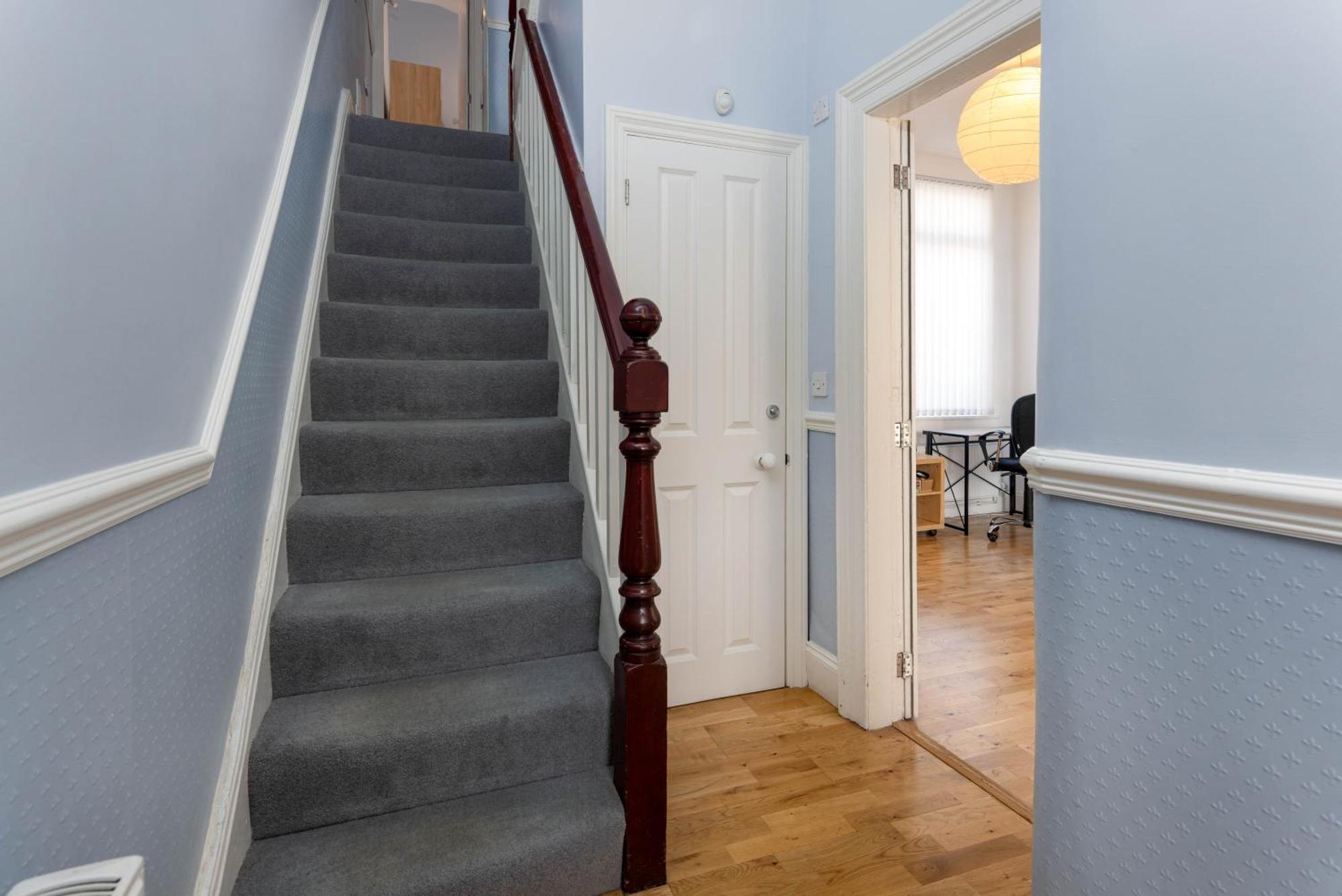Air Host & Stay - Rockfield House - Sleeps 8 Liverpool Ngoại thất bức ảnh