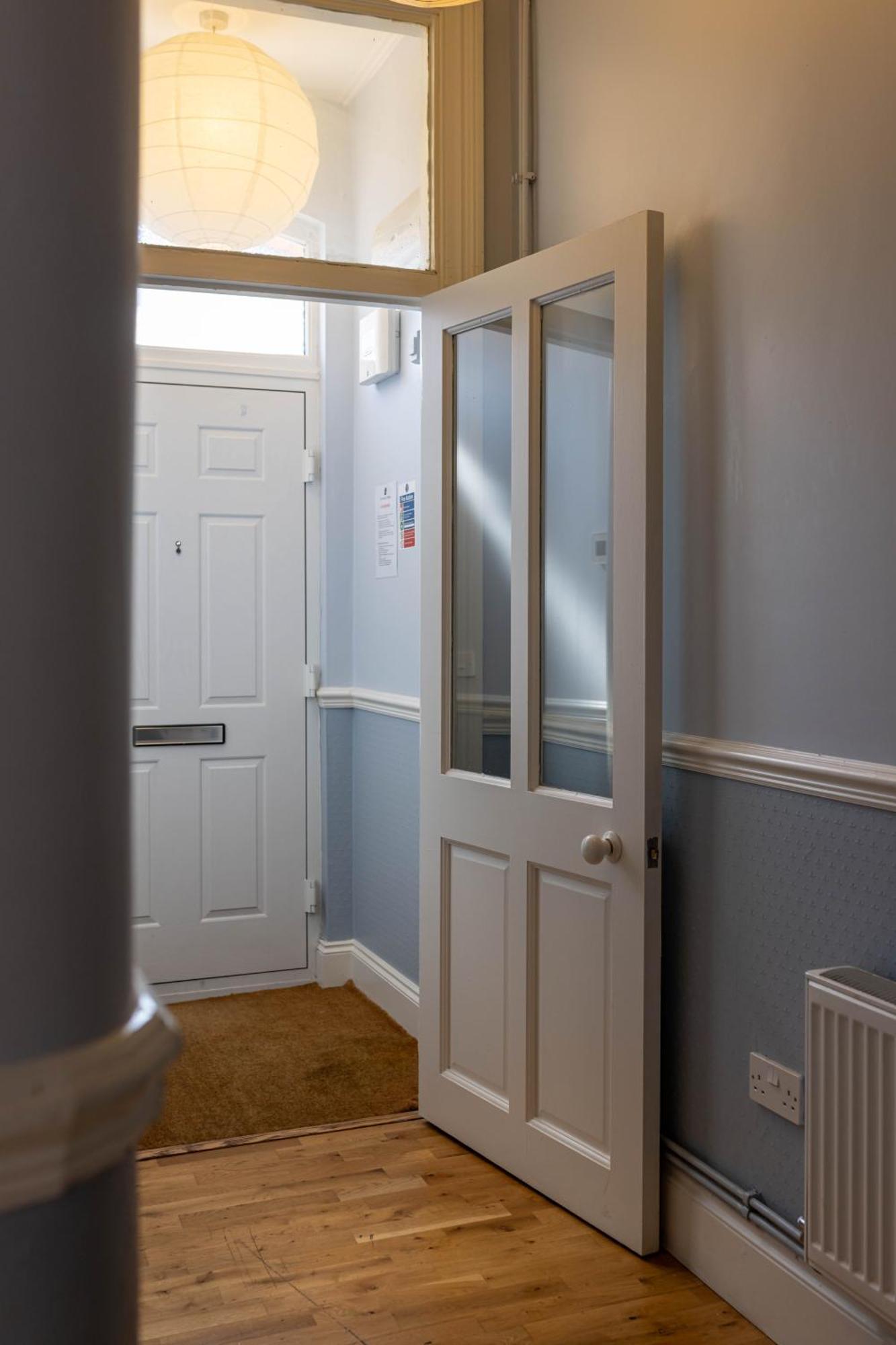 Air Host & Stay - Rockfield House - Sleeps 8 Liverpool Ngoại thất bức ảnh