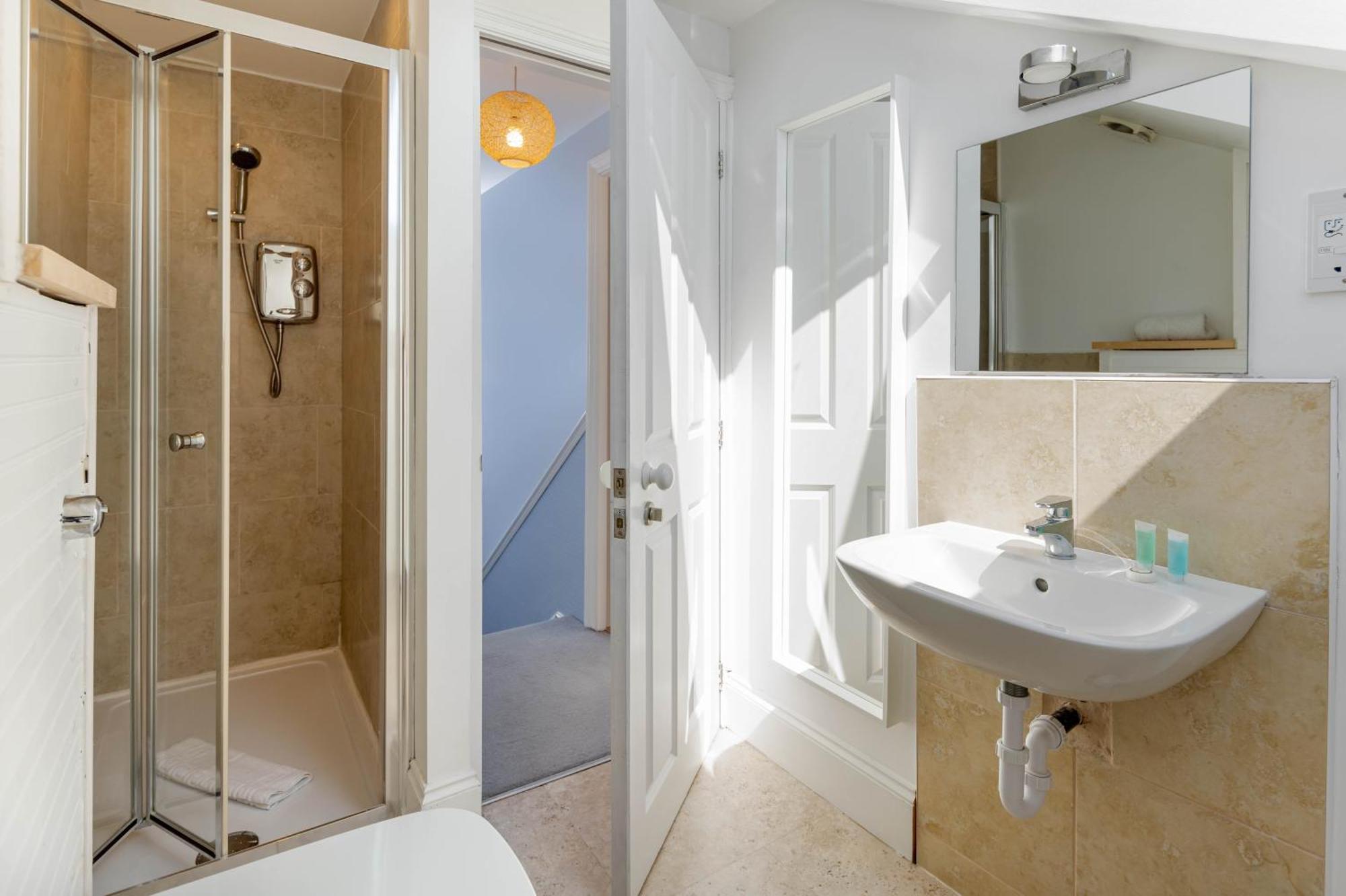 Air Host & Stay - Rockfield House - Sleeps 8 Liverpool Ngoại thất bức ảnh