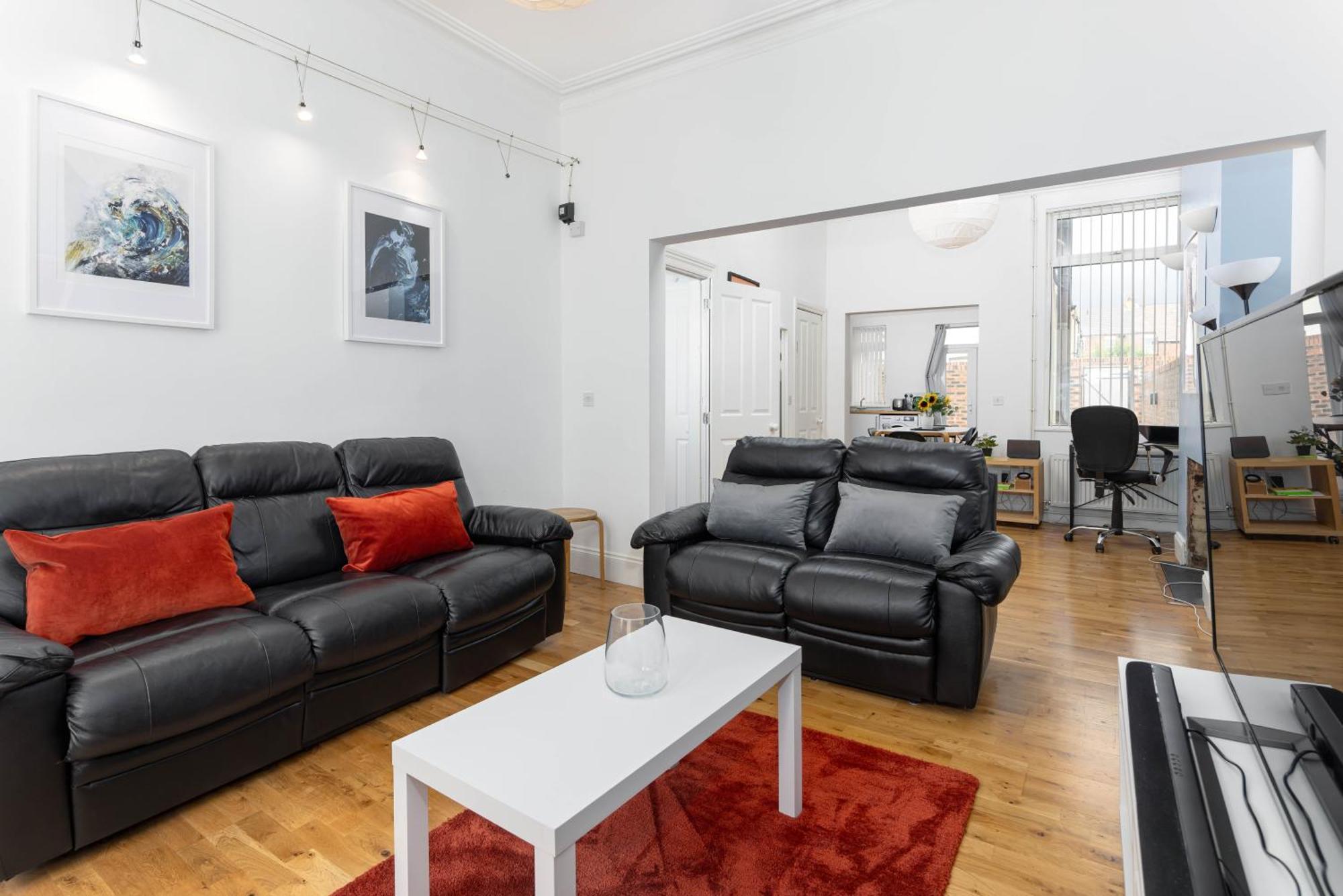 Air Host & Stay - Rockfield House - Sleeps 8 Liverpool Ngoại thất bức ảnh