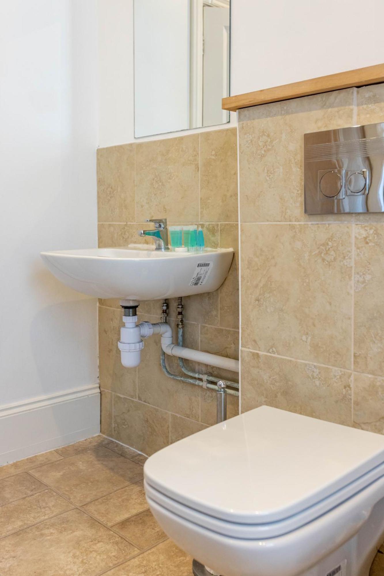 Air Host & Stay - Rockfield House - Sleeps 8 Liverpool Ngoại thất bức ảnh